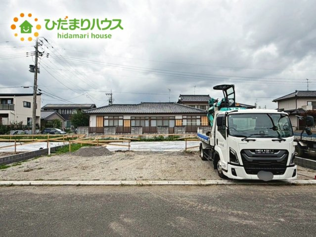 いわき市平下平窪第12　新築戸建　2号棟の外観|カースペース4台ＯＫ！来客用にもスペースを確保できて安心ですね(^^)/