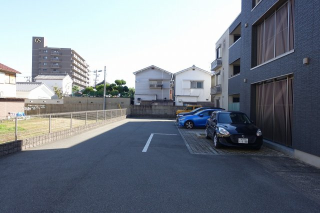 エクセラン甲子園一番町の駐車場
