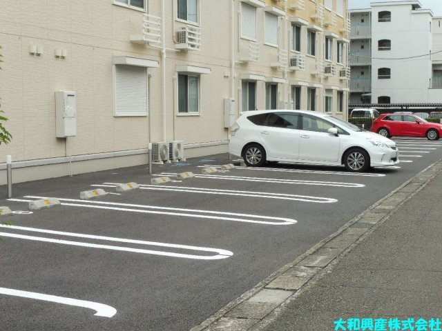 ウェルデンス東林間の駐車場