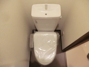 洗浄便座付きのトイレです♪