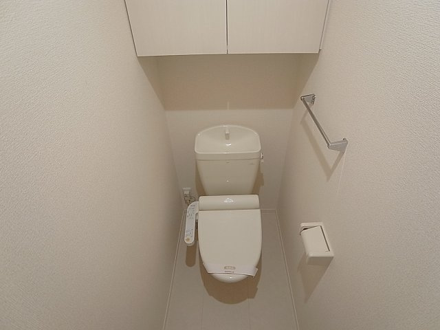 グレイスのトイレ|温水洗浄便座付きのトイレ、上部収納付