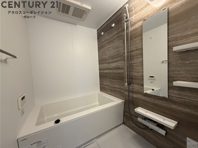 温水洗浄便座付きのトイレです♪