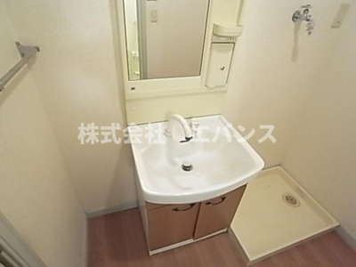 【独立洗面台】 | スプリングチェリーⅠ | 朝の身支度には欠かせない独立洗面化粧台