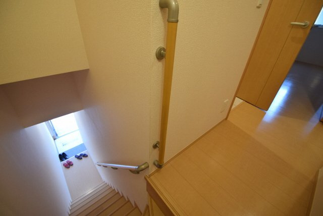 グランシャリオのその他|階段から廊下