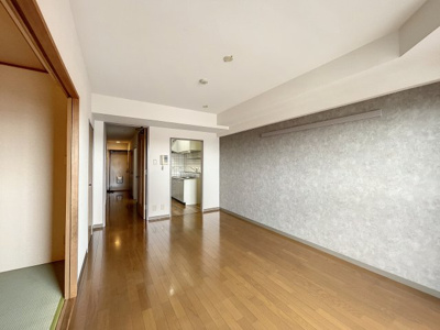 【居間・リビング】 | サンボナール宮崎台 | ※同建物ほかのお部屋の写真です。