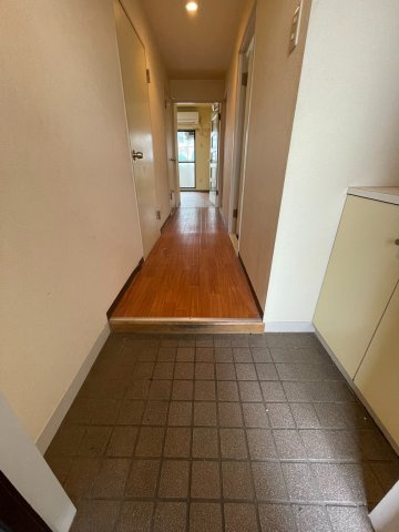 プレステージ府中の玄関|※別号室参考写真です