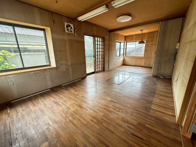 中西町　中古戸建の居間・リビング|【居間・リビング】