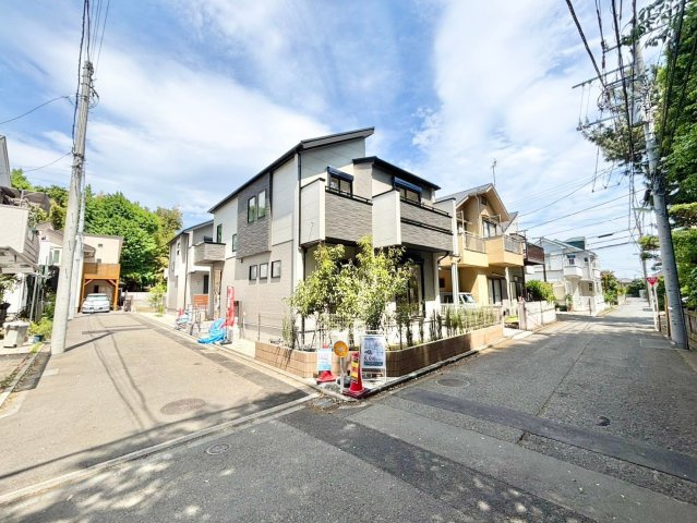 世田谷区喜多見4丁目　新築戸建　残1棟の外観|現地ご見学希望・資料請求などお気軽にお問い合わせ下さい！
03-5990-5201