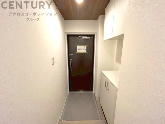 大きな玄関収納付きの玄関です　家族皆様の履物をしっかり収納できます
