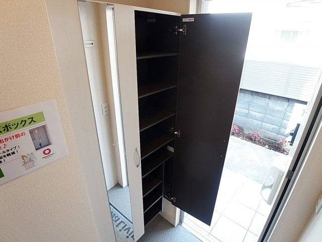 アソークコートの玄関|大型シューズＢＯＸなので沢山収納できます