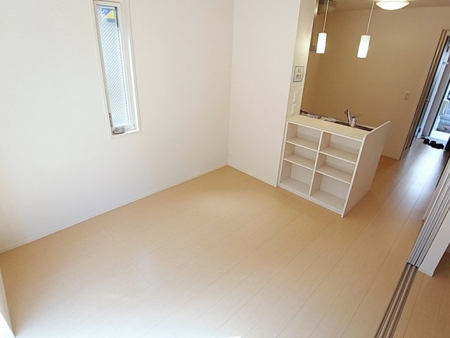アソークコートの内装|おしゃれな居間です