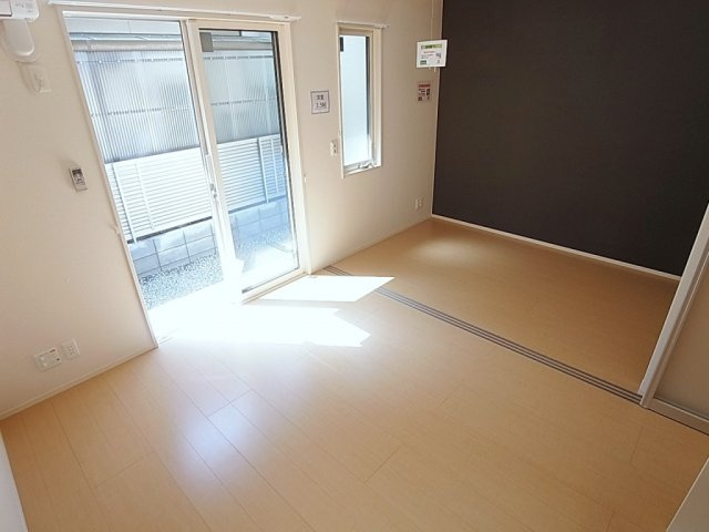 アソークコートの内装|フローリングもぴかぴかで非常に綺麗です