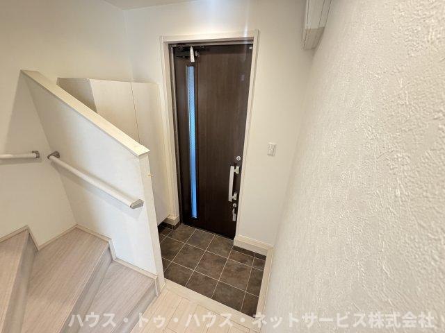 エルメゾン五香西の玄関