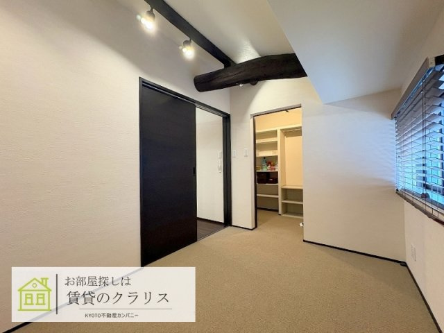 東山区森下町の現代風京町家の内装