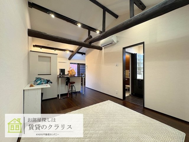 東山区森下町の現代風京町家の居間・リビング