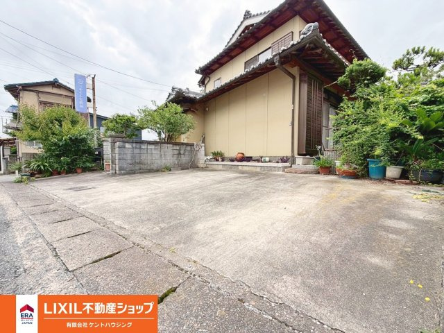 中古戸建　篠町広田2丁目の駐車場