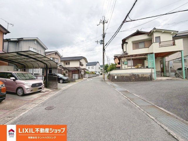 中古戸建　篠町広田2丁目の前面道路含む現地写真