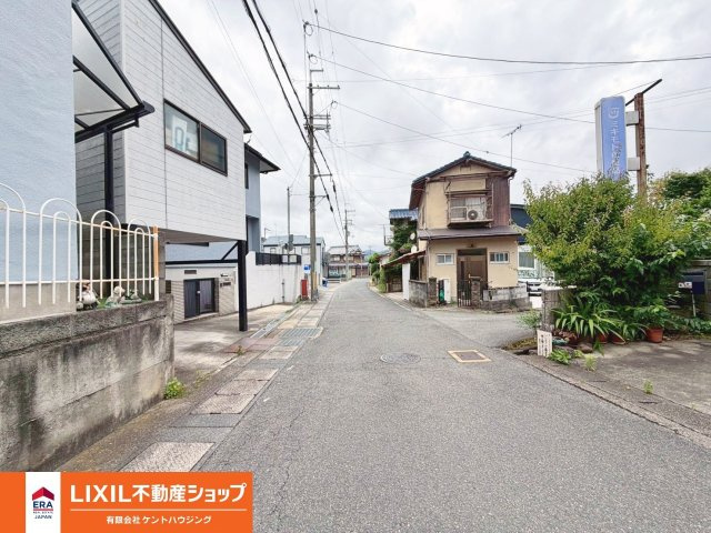 中古戸建　篠町広田2丁目の前面道路含む現地写真