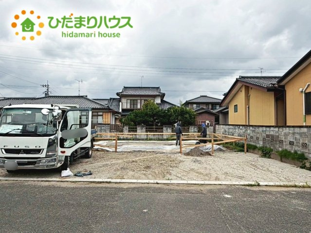 いわき市平下平窪第12　新築戸建　3号棟の外観|カースペース4台ＯＫ！来客用にもスペースを確保できて安心ですね(^^)/