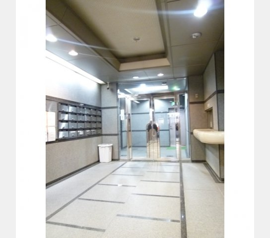 アグレ本八幡のエントランス