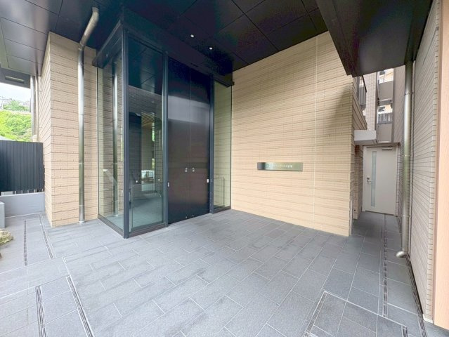 宝塚市栄町３丁目の賃貸マンションのエントランス|毎日通るエントランスはこのようになっています