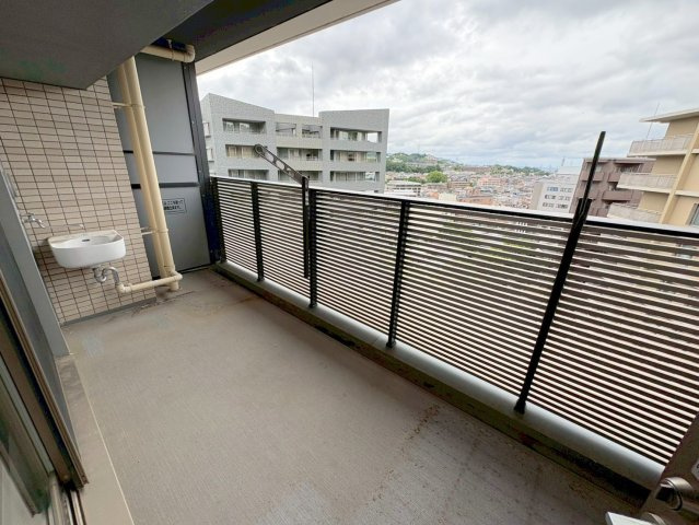 宝塚市栄町３丁目の賃貸マンションのバルコニー|開放的で明るい空間を演出してくれるバルコニーです