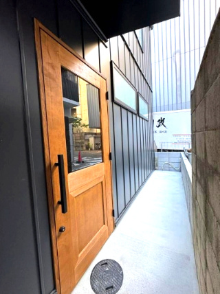 西大文字町　路地奥戸建店舗の玄関