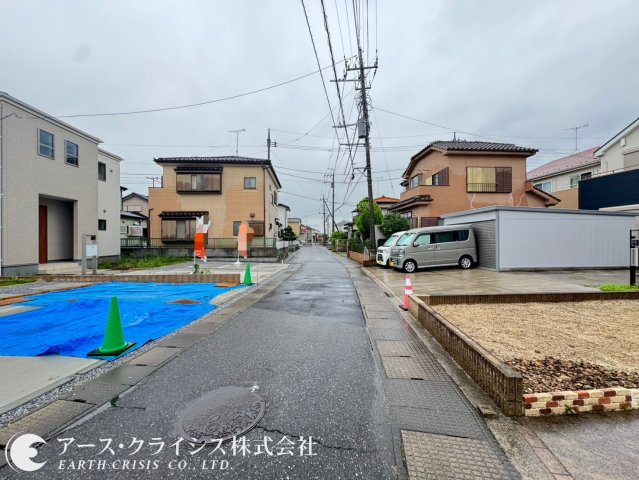 【前面道路含む現地写真】 | 野田木間ヶ瀬第2　全8棟 | 見えない部分にもこだわった高品質住宅。耐震性や維持管理性などに優れた安心の住まいです。ご家族が自然と集まる開放的な空間を実現しました。