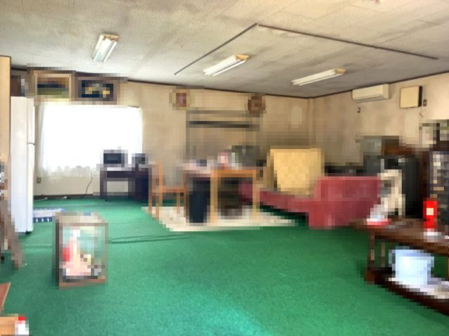 高島市鴨中古倉庫の洋室