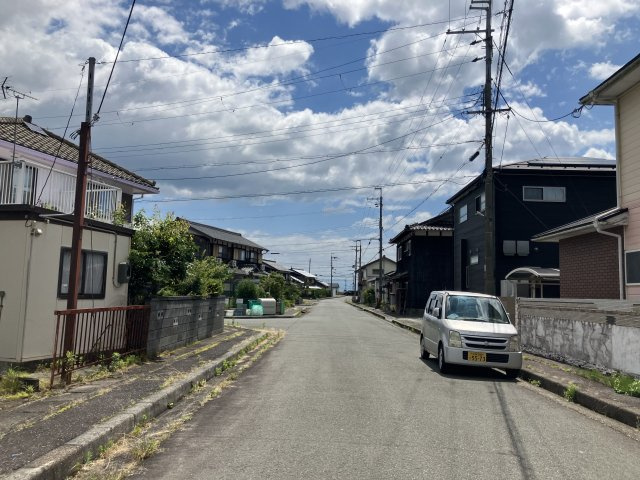 高島市鴨中古倉庫の周辺|前面道路