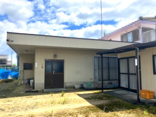 高島市鴨中古倉庫の外観
