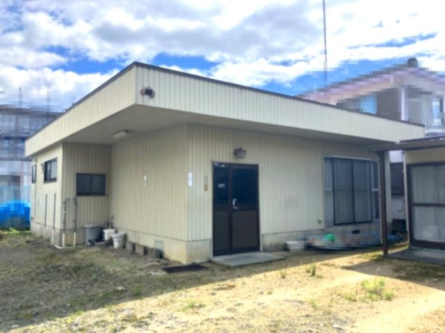 高島市鴨中古倉庫の外観