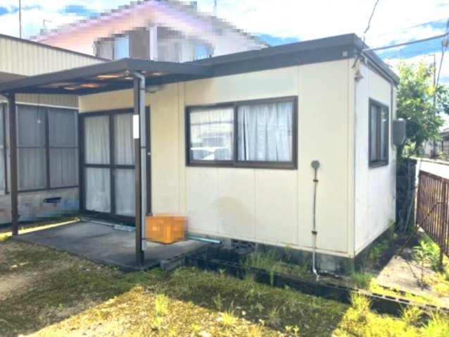 高島市鴨中古倉庫の外観