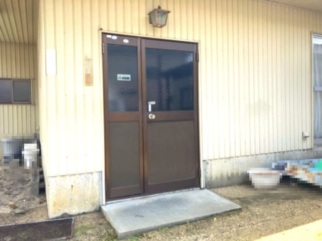 高島市鴨中古倉庫の外観
