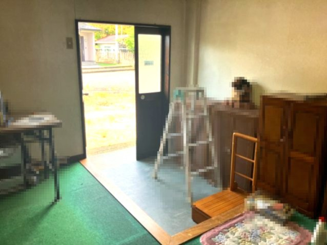 高島市鴨中古倉庫の玄関