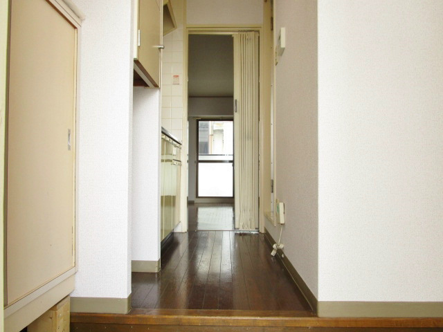 枚方市津田西町２丁目の賃貸マンションの玄関