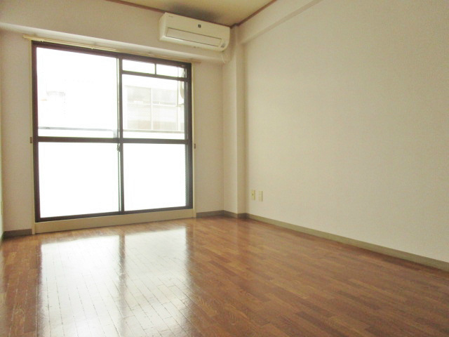 枚方市津田西町２丁目の賃貸マンションの居間・リビング
