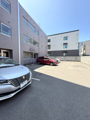 リラハイツ平岸の駐車場