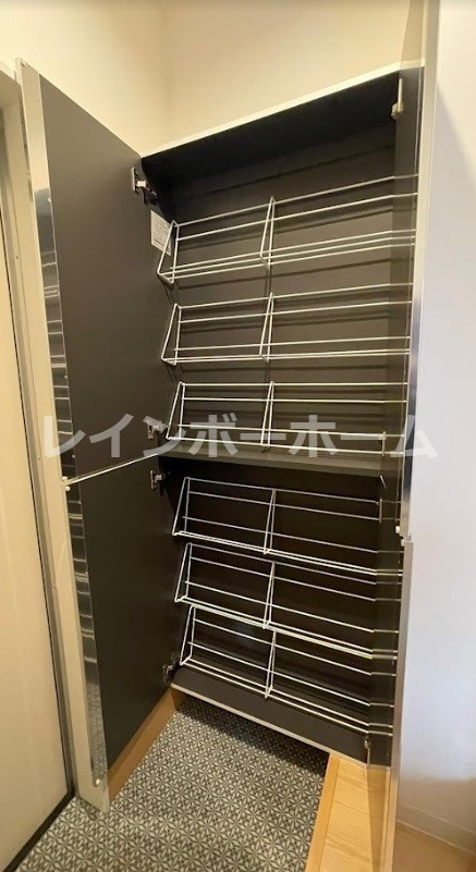 セレステ柳瀬川3号棟の玄関