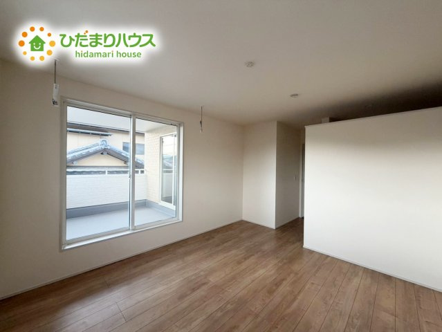 いわき市錦町江栗1丁目第2　新築戸建　1号棟の洋室|バルコニーに面していて、たっぷり光りの入る明るい主寝室です！