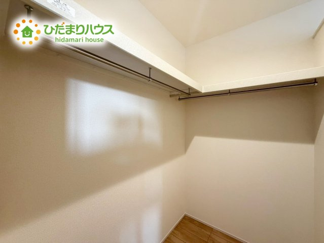 いわき市錦町江栗1丁目第2　新築戸建　1号棟の寝室|小物類から掃除機やシーズンオフの暖房器具といった大きいものまで1か所に収納できる、機能的な大容量クローゼット付き(^^♪光の影響を受けにくいので、物の保存に最適♪