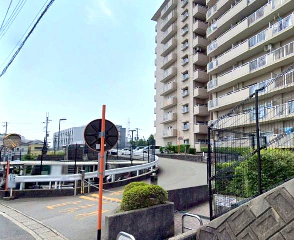 シャルマンコーポ伊丹の駐車場