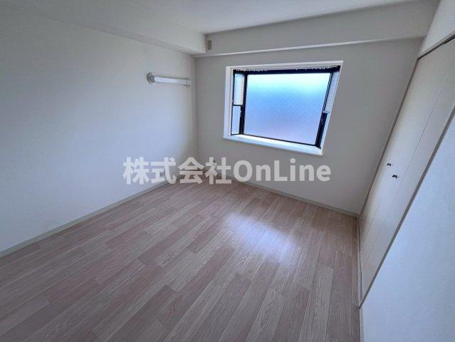 八尾市荘内町１丁目の賃貸マンションの洋室