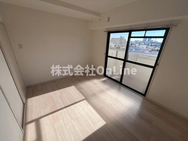 八尾市荘内町１丁目の賃貸マンションの内装