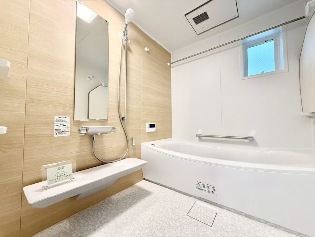 杉並区下井草3丁目　新築戸建　全3棟の浴室|追い焚き機能付きのため、帰りが遅くなった日にも温かい湯船に浸かって疲れを癒すことができます。

現地ご見学希望・資料請求などお気軽にお問い合わせ下さい！
03-5990-5201