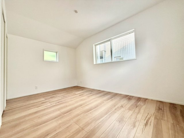 杉並区下井草3丁目　新築戸建　全3棟の洋室|2026.06.12撮影

現地ご見学希望・資料請求などお気軽にお問い合わせ下さい！
03-5990-5201