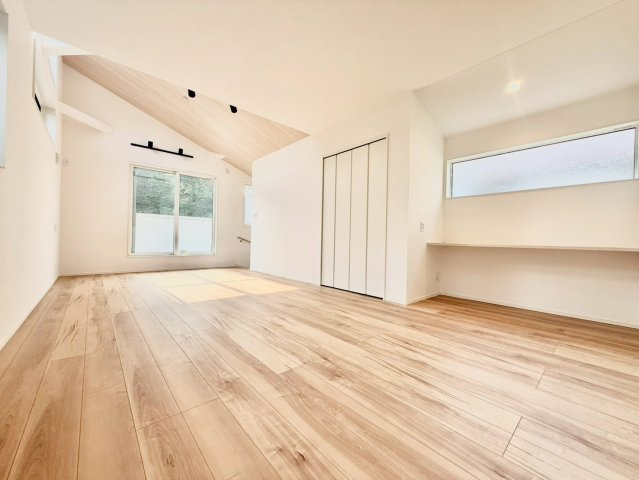 杉並区下井草3丁目　新築戸建　全3棟の居間・リビング|2026.06.12撮影

現地ご見学希望・資料請求などお気軽にお問い合わせ下さい！
03-5990-5201