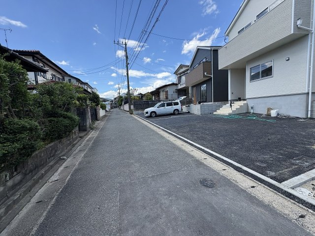 【その他】 | 福岡市南区屋形原3丁目第10　2号棟（全3棟）【仲介手数料無料・0円】 | 現地写真。前面道路です。