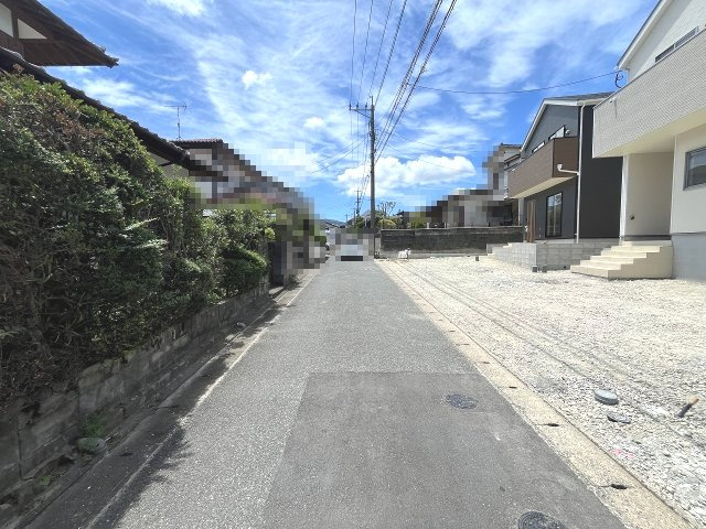 【その他】 | 福岡市南区屋形原3丁目第10　2号棟（全3棟）【仲介手数料無料・0円】 | 現地写真。前面道路です。