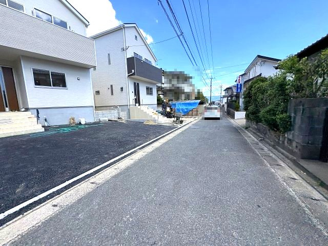 【その他】 | 福岡市南区屋形原3丁目第10　2号棟（全3棟）【仲介手数料無料・0円】 | 現地写真。前面道路です。
